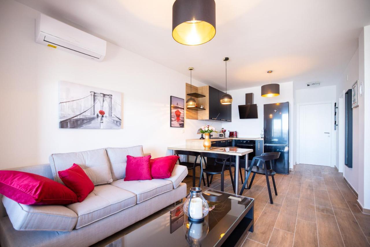 Beach Paradise 5 Stars Apartments Nin Eksteriør bilde