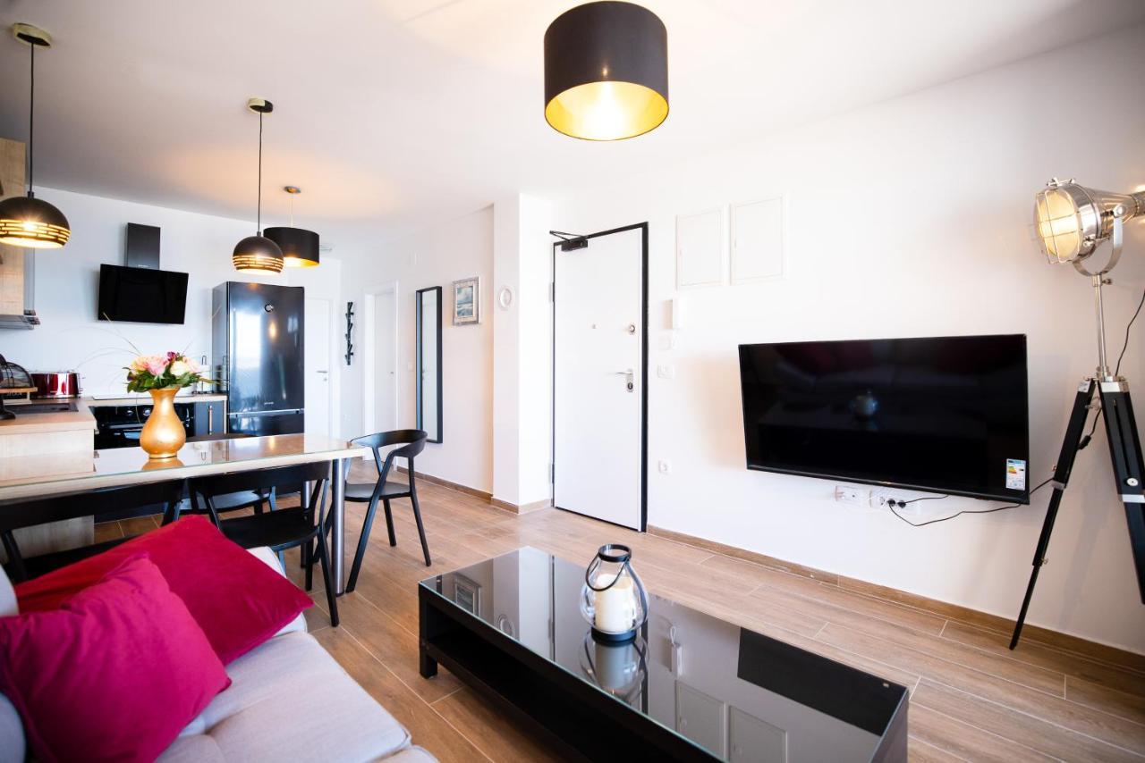 Beach Paradise 5 Stars Apartments Nin Eksteriør bilde